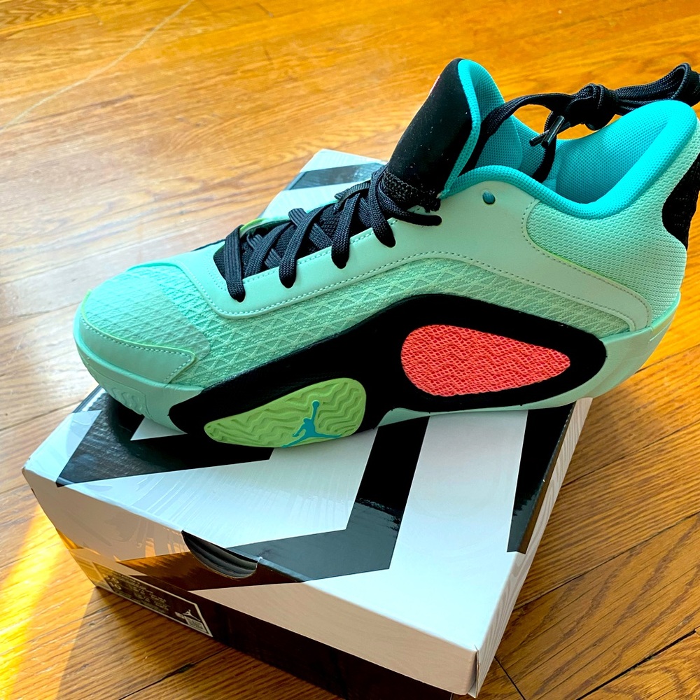 COPY - Jordan Tatum 2 sneakers mens size 9 BRAND NEW IN BOX! Never been used!
